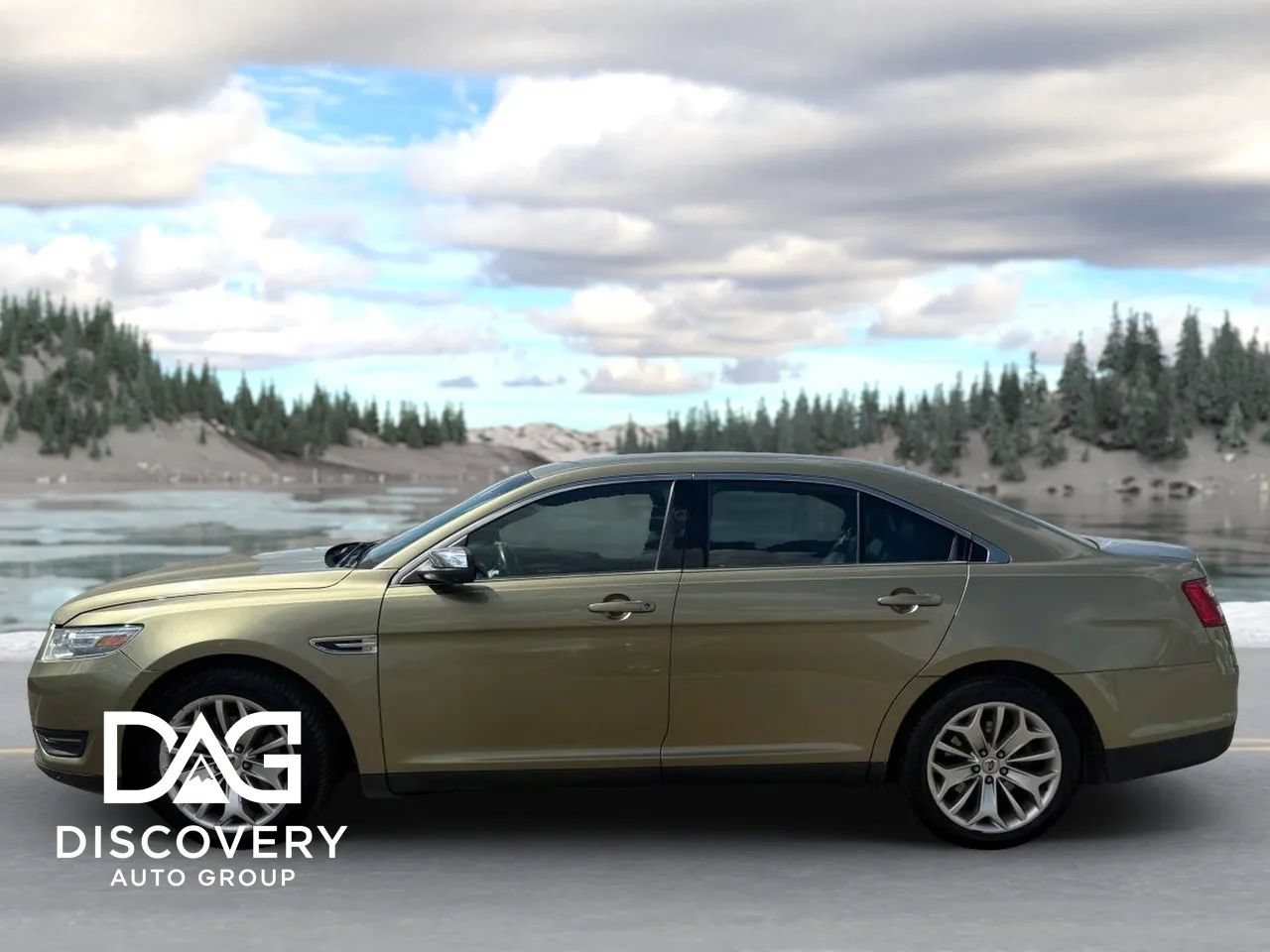 Used 2013 Ford Taurus Limited FWD image 2