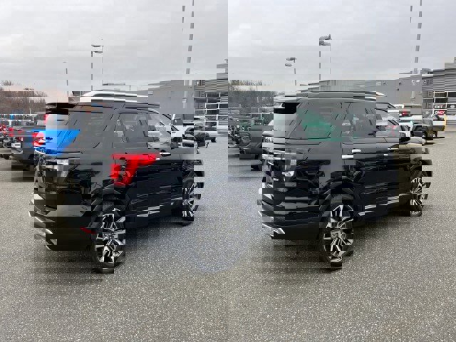 Used 2017 Ford Explorer Platinum image 5