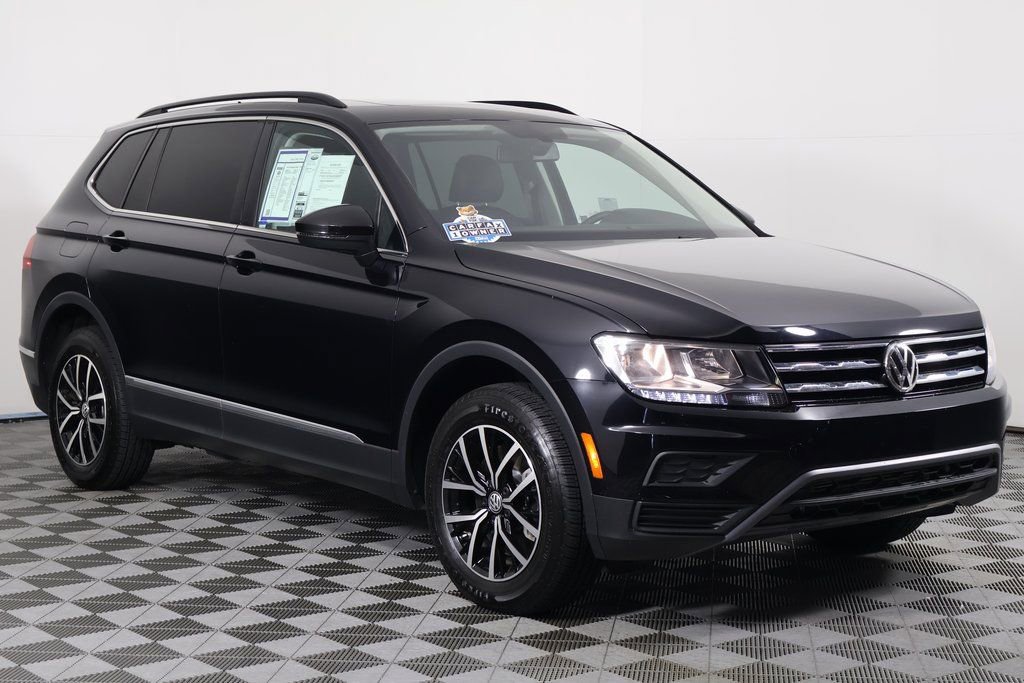 Used 2021 Volkswagen Tiguan SE w/ Panoramic Sunroof Package image 3
