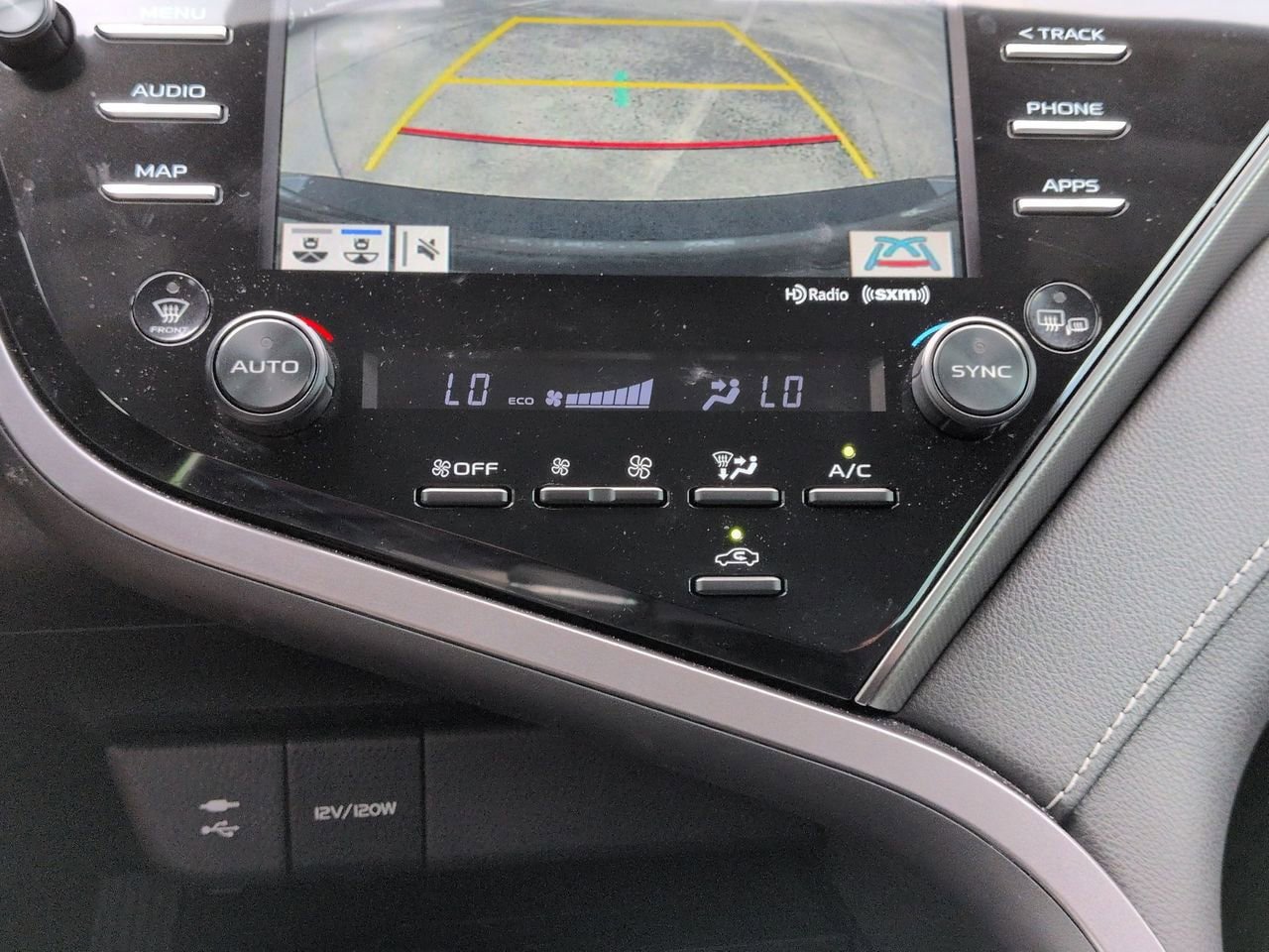Used 2019 Toyota Camry XSE FWD image 18