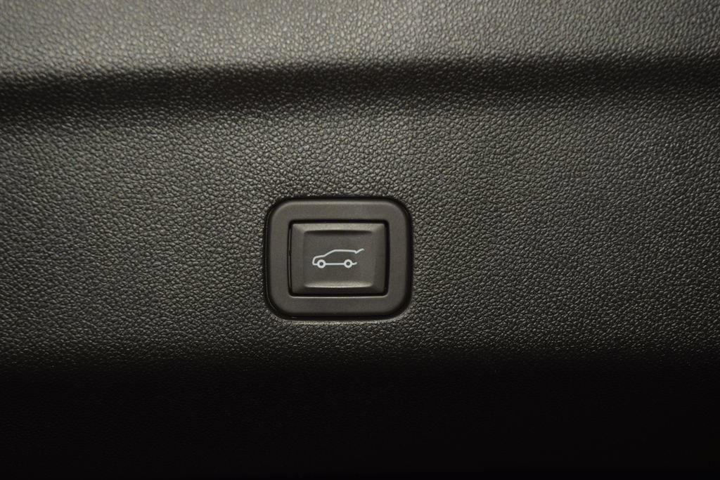 Used 2025 GMC Yukon XL Denali Ultimate w/ LPO, Floor Liner Package AWD/4WD image 28