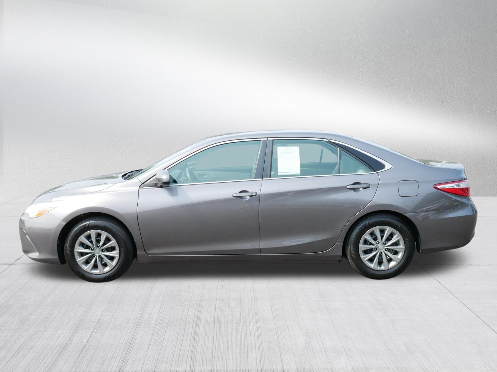 Used 2015 Toyota Camry LE FWD image 4