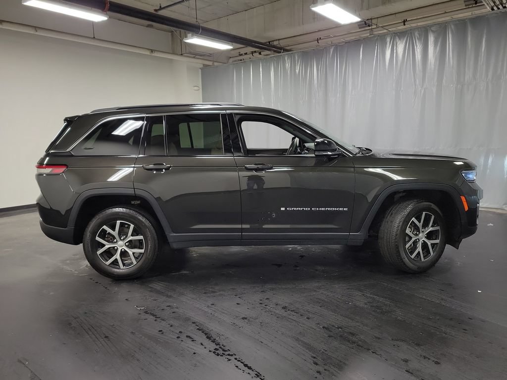 Used 2024 Jeep Grand Cherokee Limited AWD/4WD image 9