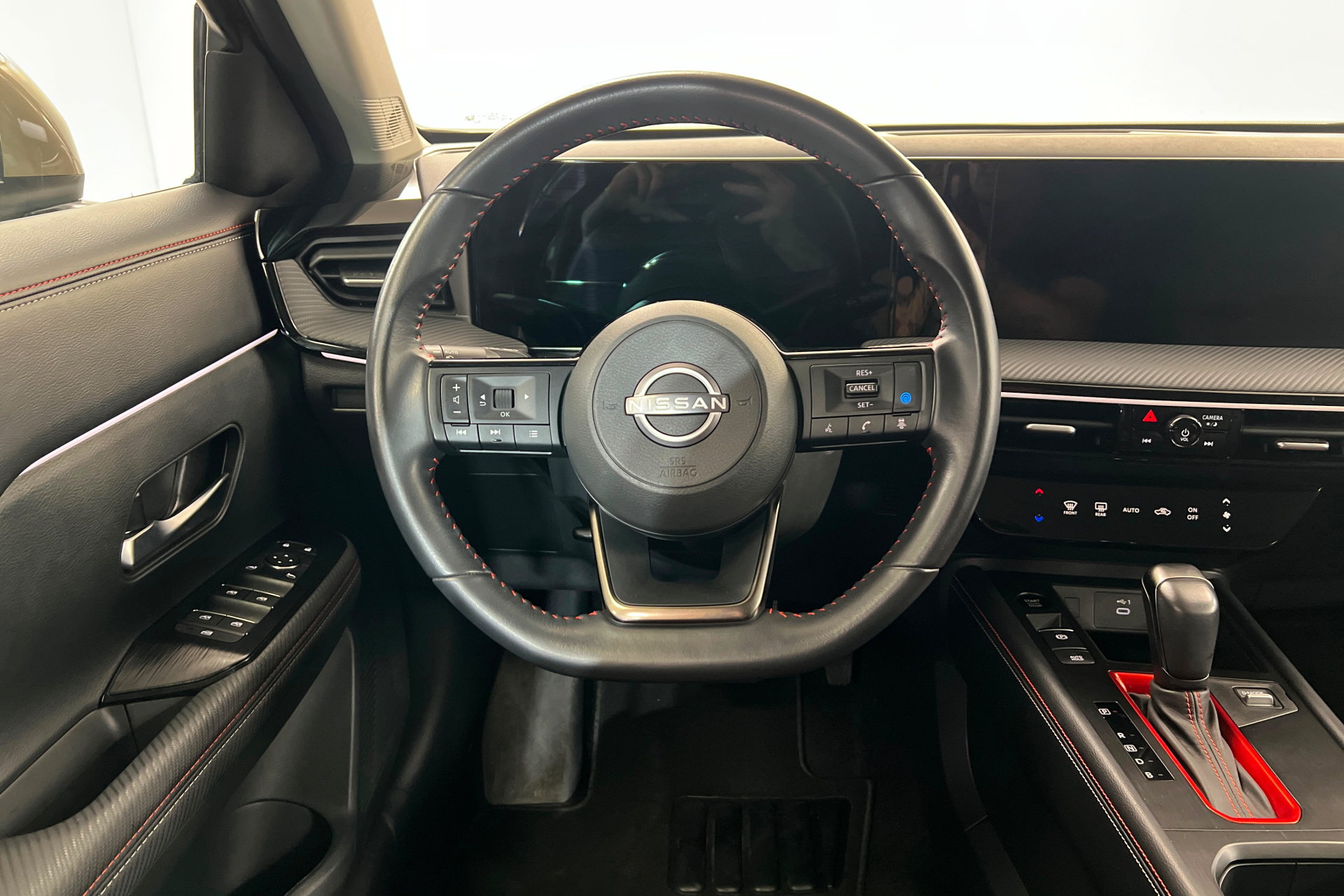 Used 2025 Nissan Kicks SR FWD image 13
