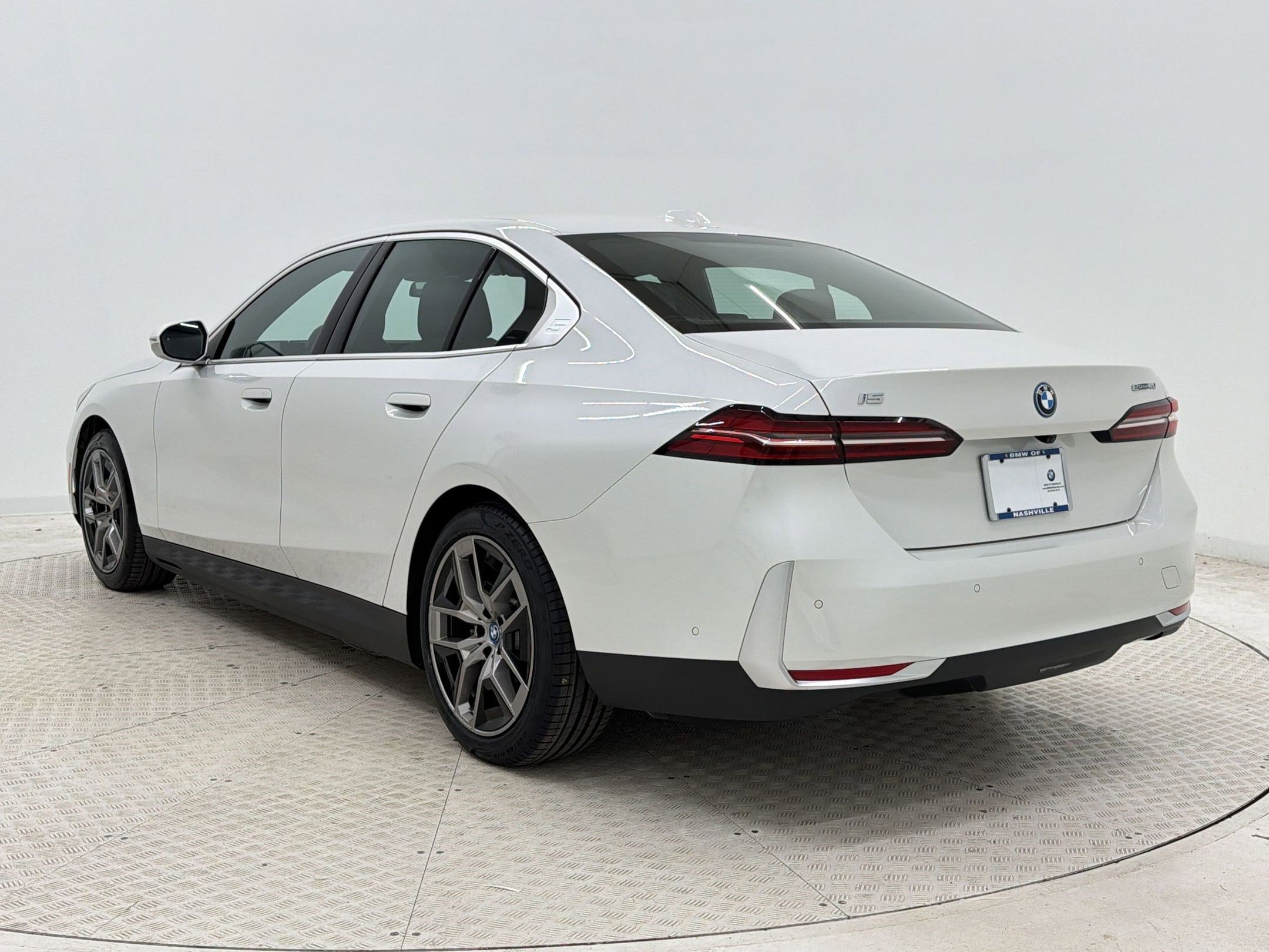 Certified 2024 BMW i5 eDrive40i w/ M Sport Package image 3