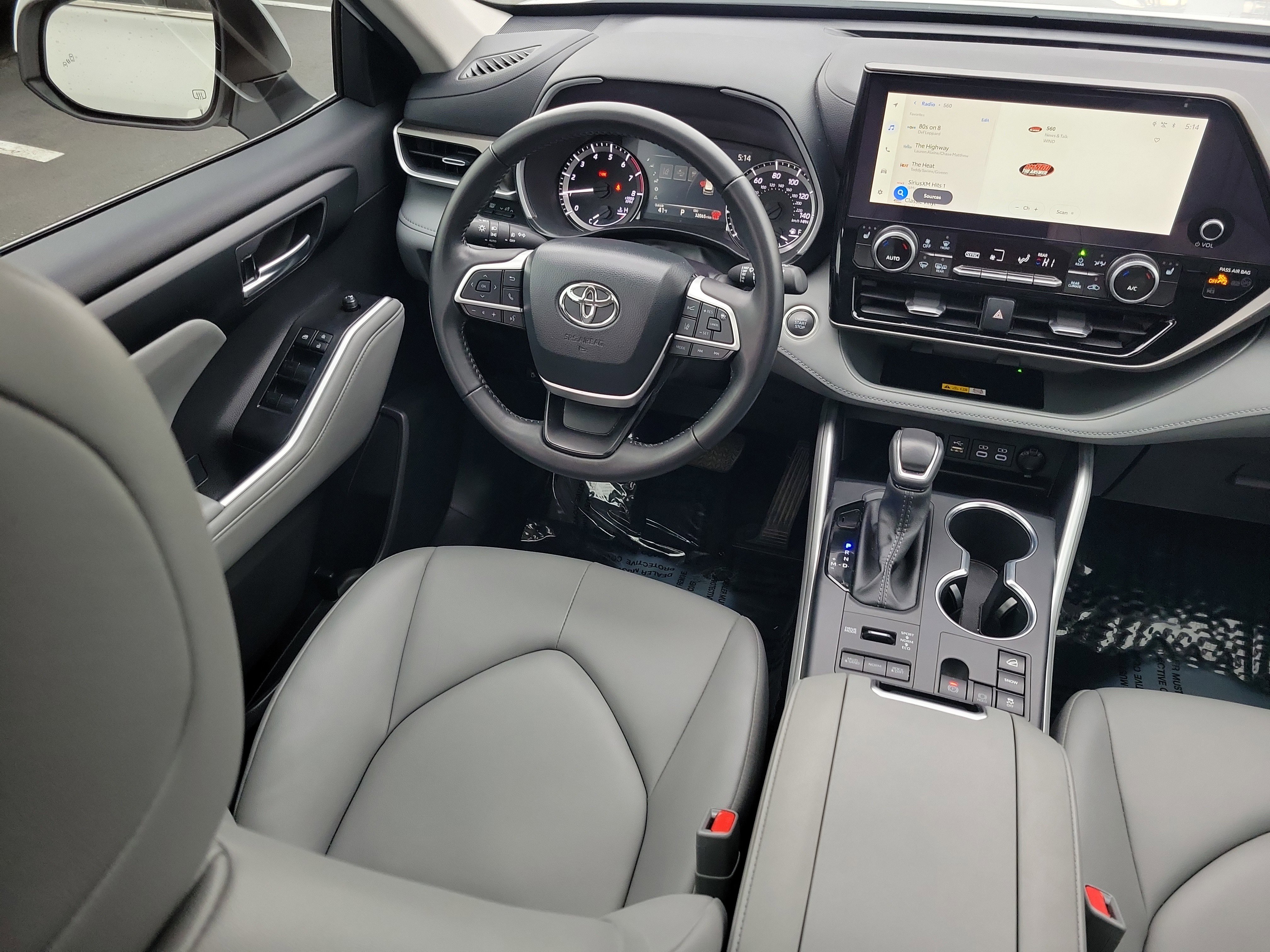 Certified 2025 Toyota Highlander XLE image 13