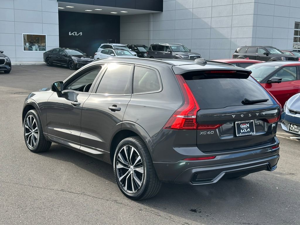 Used 2025 Volvo XC60 B5 Plus image 6