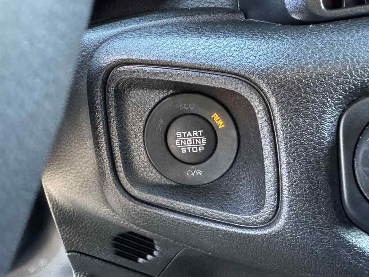 Used 2024 Jeep Wrangler Unlimited w/ Convenience Group AWD/4WD image 32