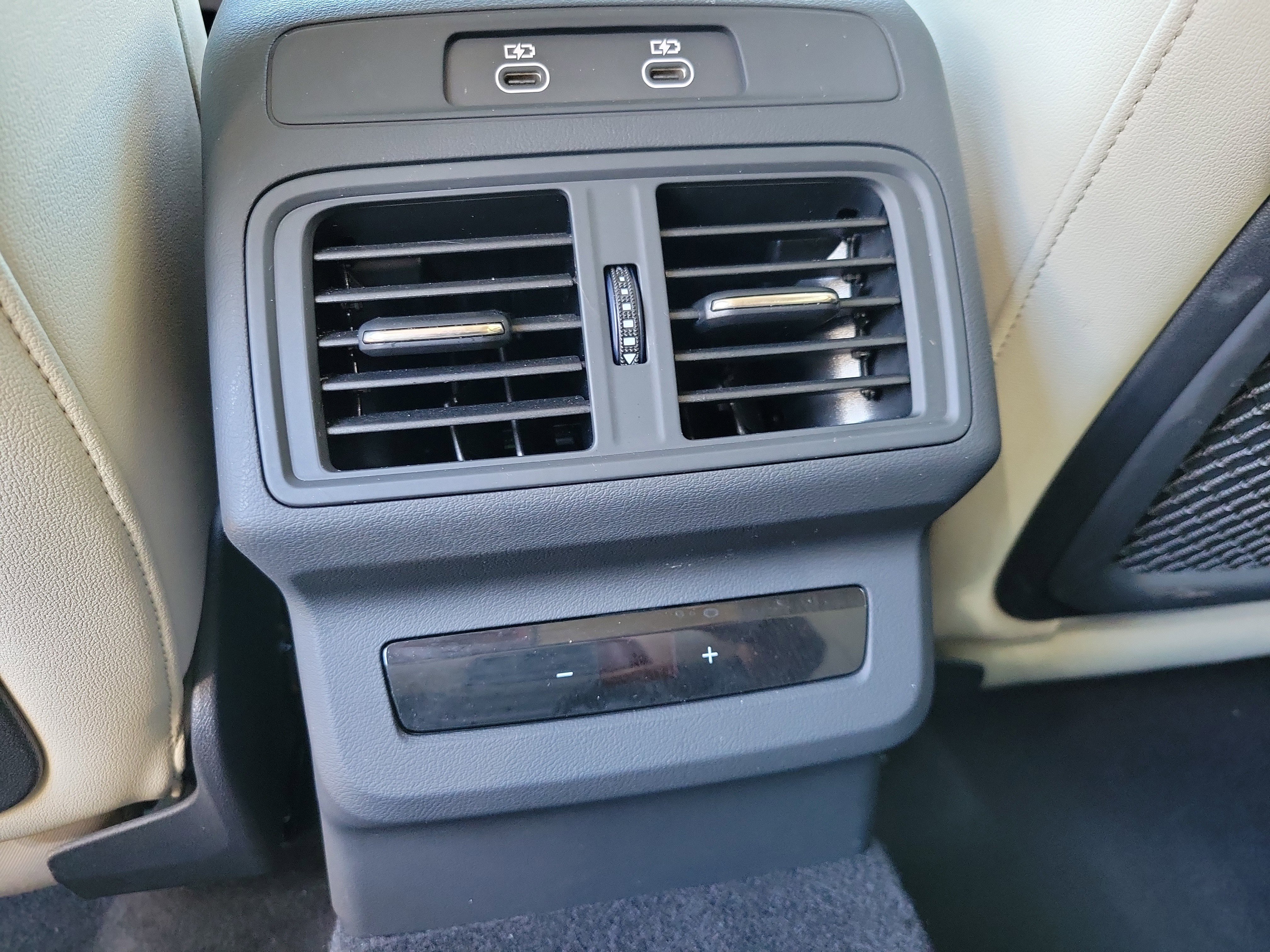 Used 2025 Audi Q5 Premium w/ Convenience Package image 15