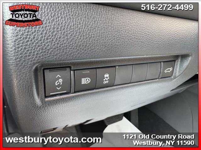 Certified 2022 Toyota Venza XLE image 24