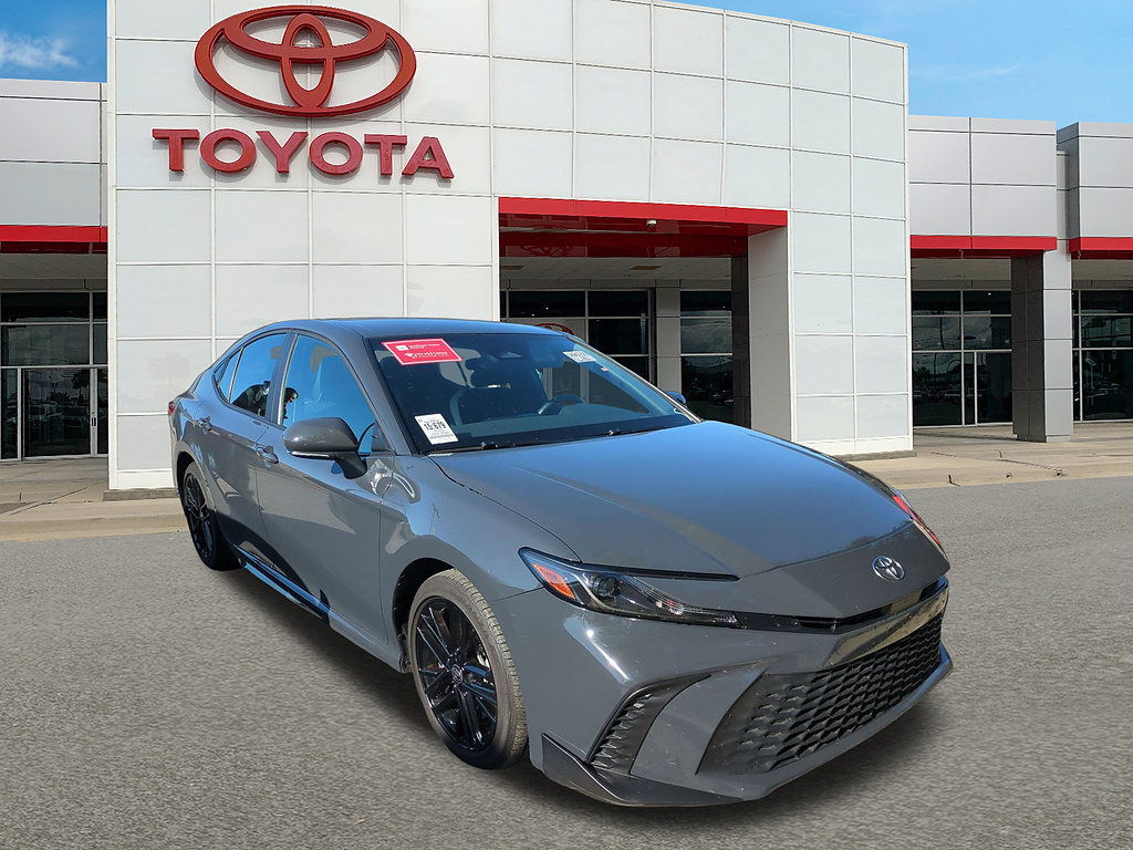 Used 2025 Toyota Camry SE FWD image 1