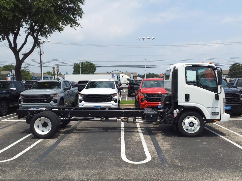 New 2025 Chevrolet Low Cab Forward 5500XG RWD image 3