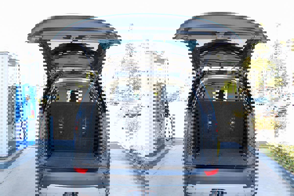 Used 2019 Land Rover Discovery HSE image 26