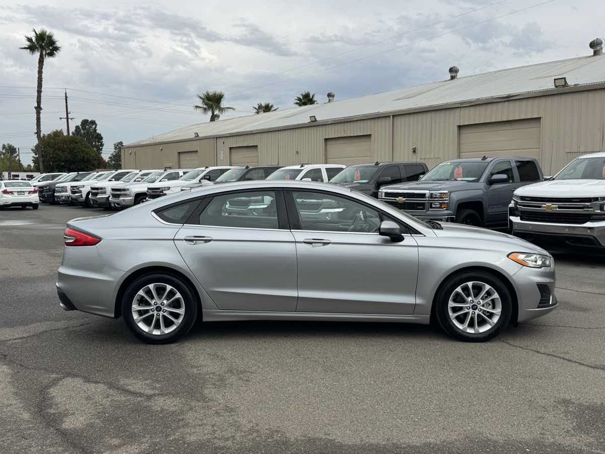 Used 2020 Ford Fusion SE FWD image 11
