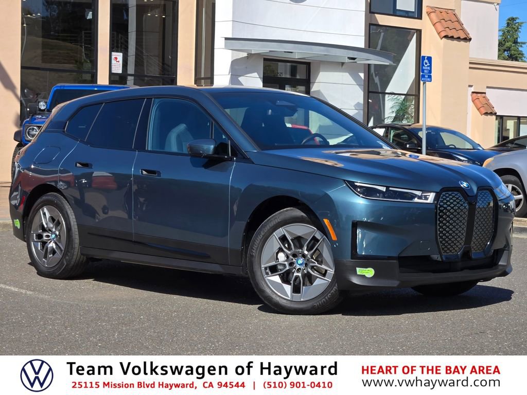 Used 2023 BMW iX xDrive50 image 1