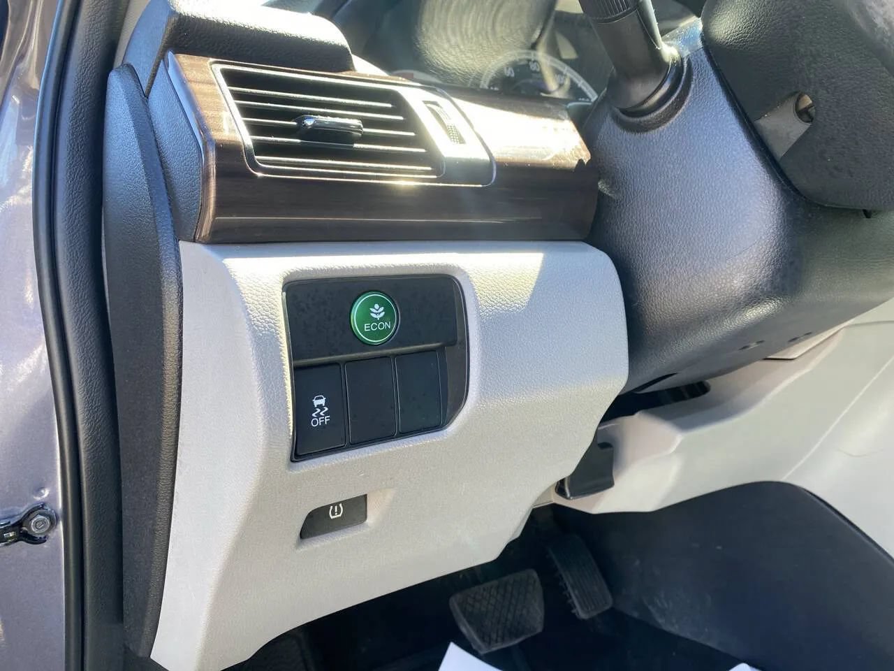 Used 2017 Honda Accord EX-L image 9