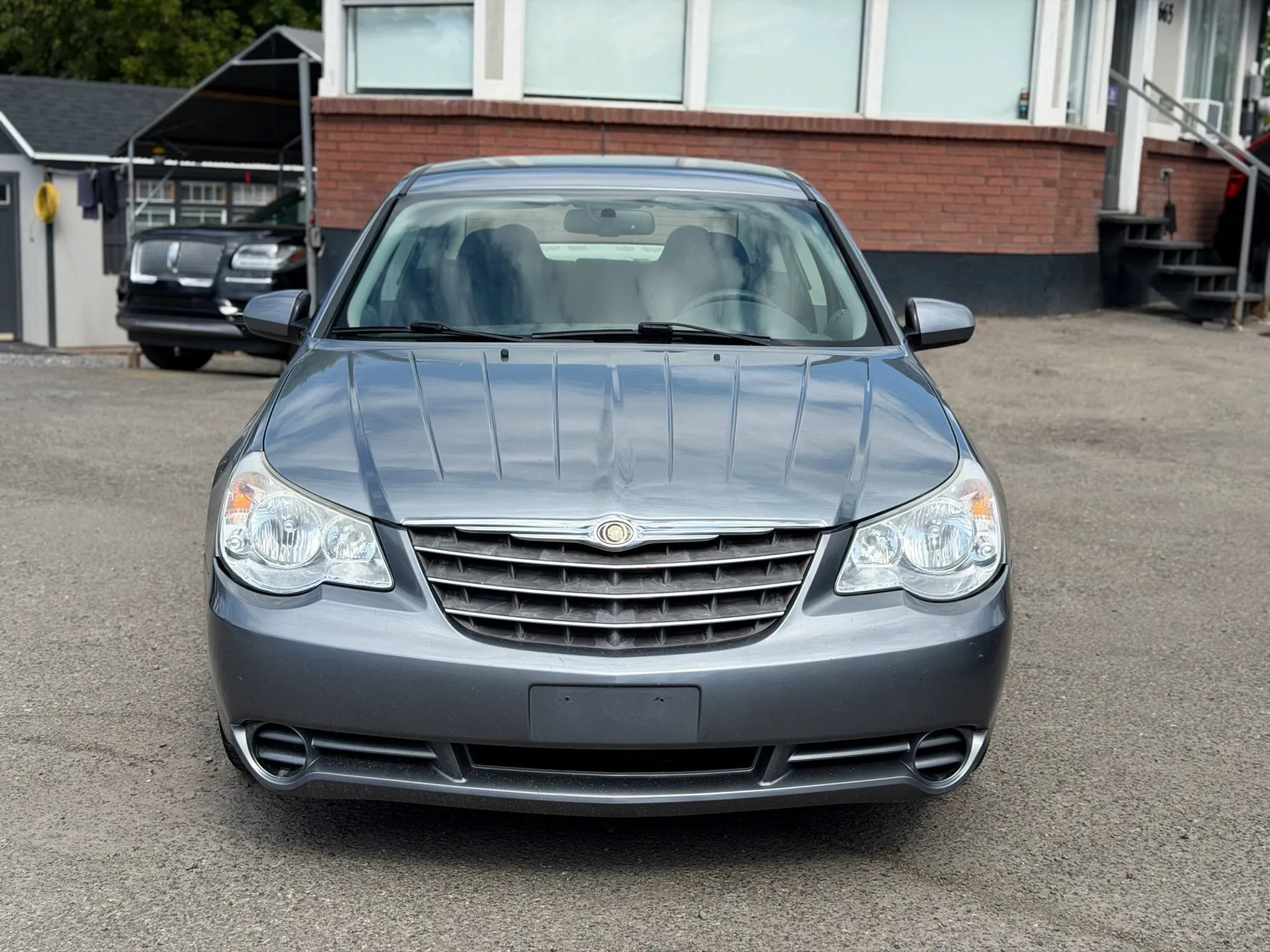 Used 2007 Chrysler Sebring Touring w/ Electronics Convenience Group FWD image 2