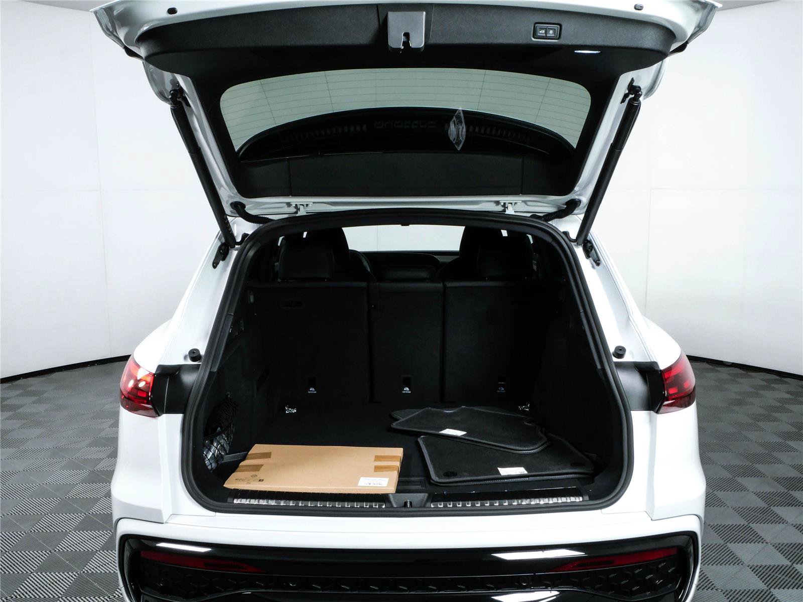 New 2026 Audi SQ5 Prestige AWD/4WD image 33