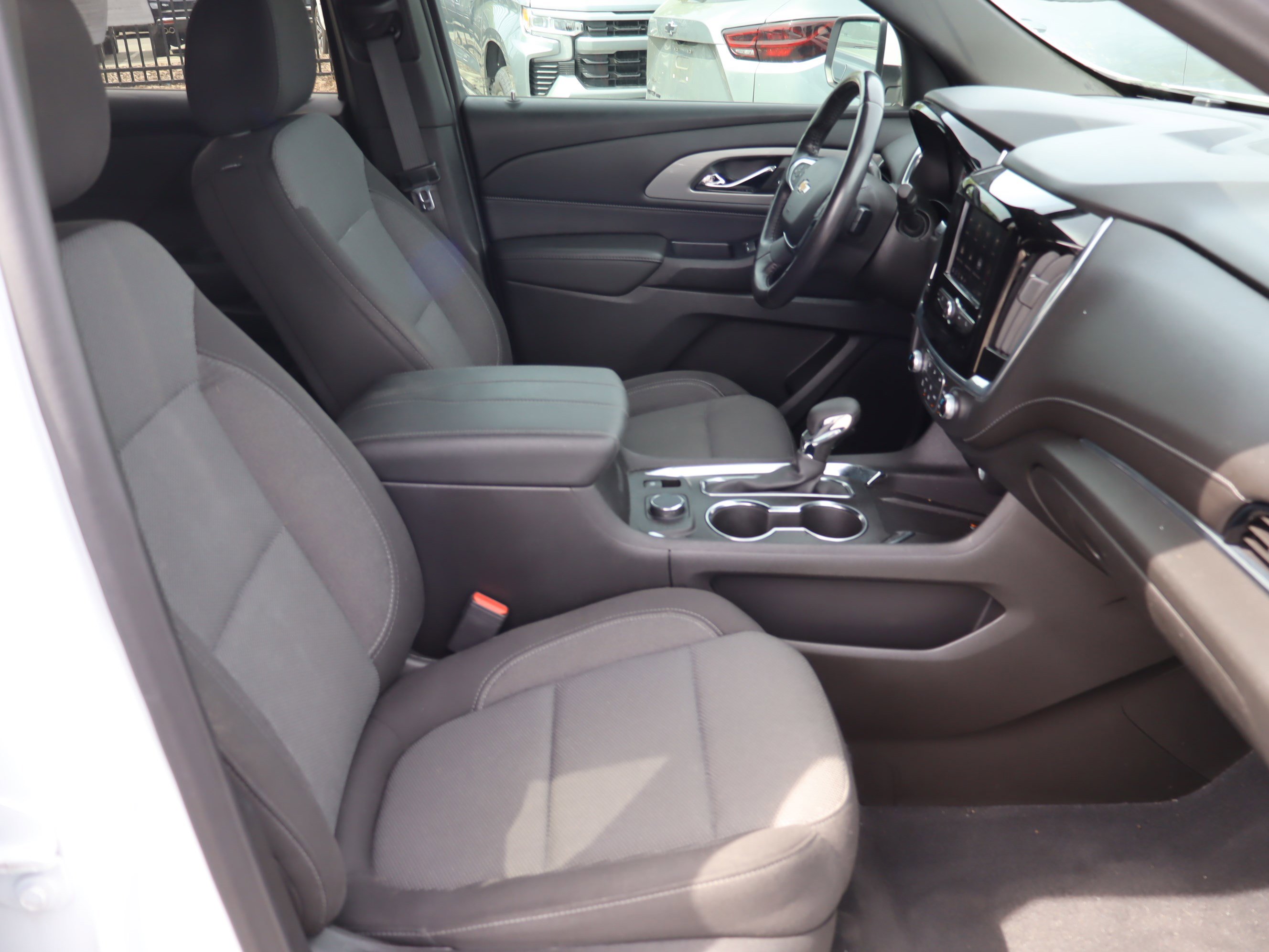 Used 2022 Chevrolet Traverse LT FWD image 41