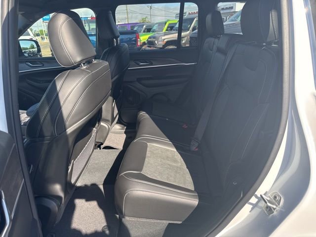 New 2026 Jeep Grand Cherokee Altitude RWD image 11