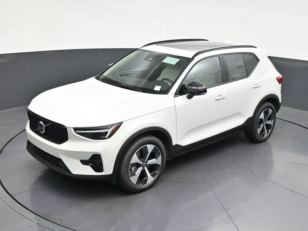 New 2026 Volvo XC40 B5 Plus w/ Protection Package Premier AWD/4WD image 13