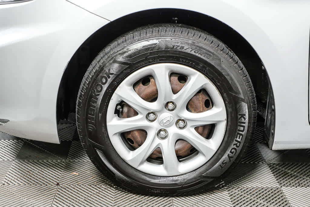 Used 2014 Hyundai Accent GS image 32