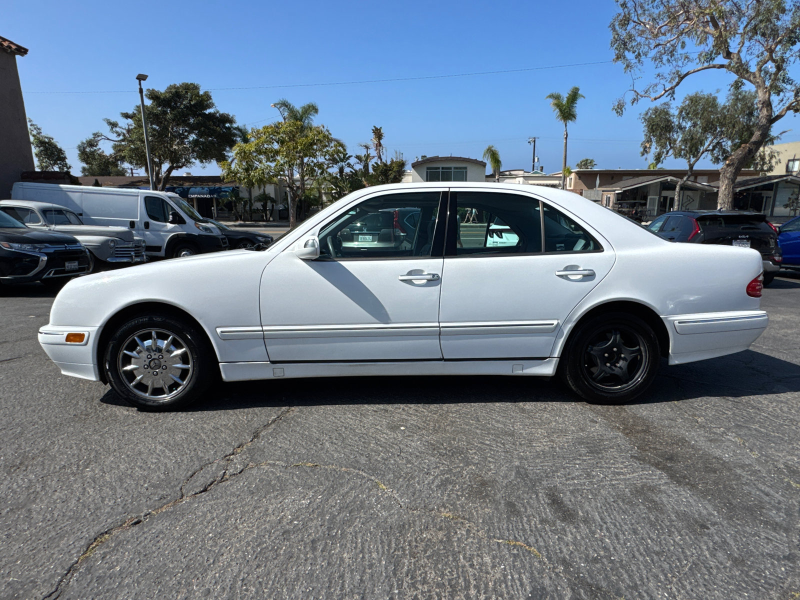 Used 2000 Mercedes-Benz E 320 Sedan image 5