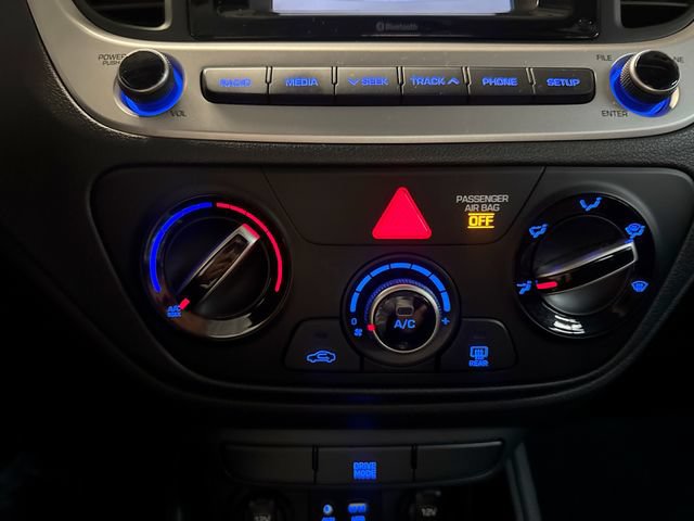 Used 2022 Hyundai Accent SE FWD image 17