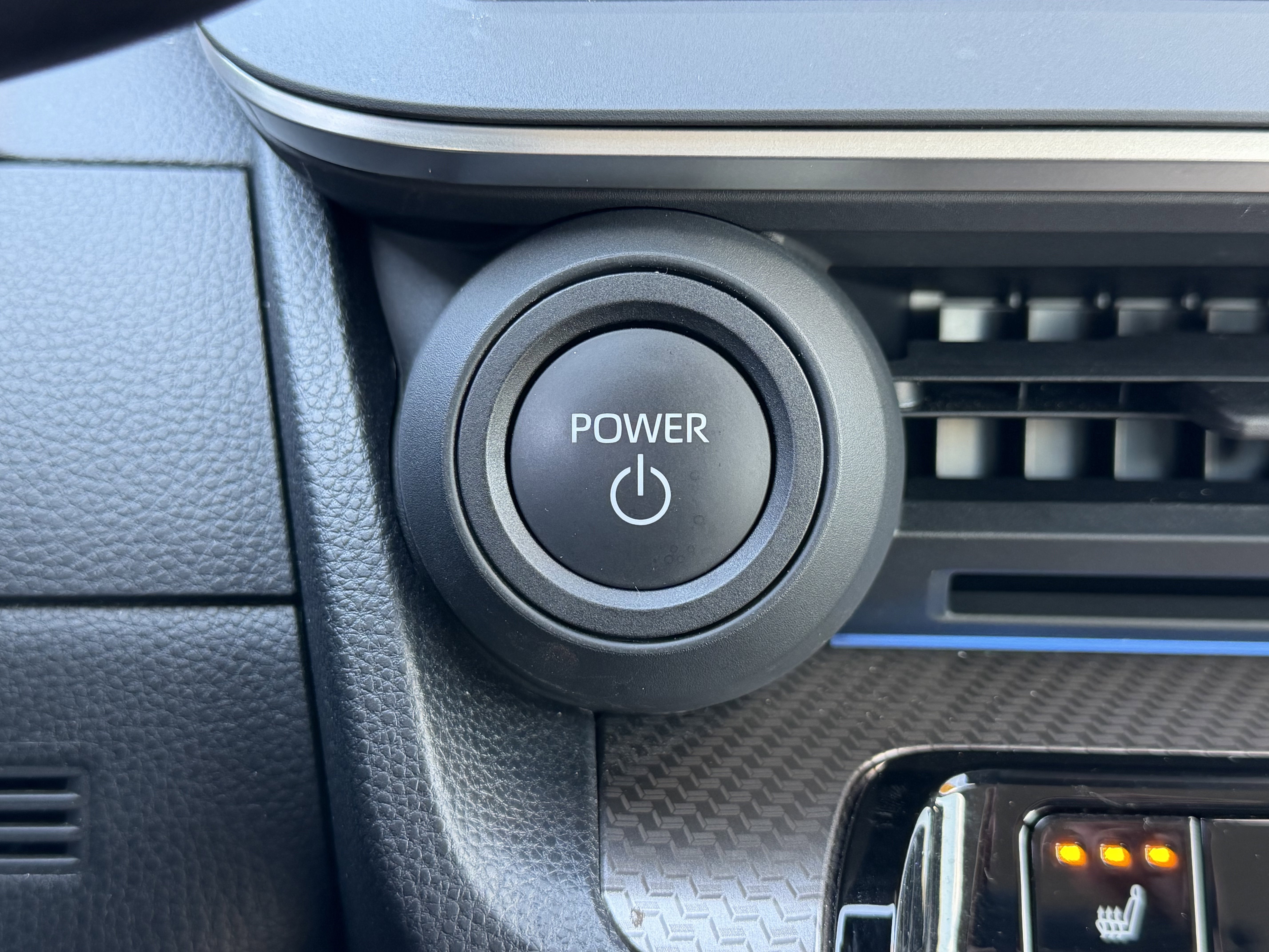 Used 2025 Toyota Prius XLE image 29