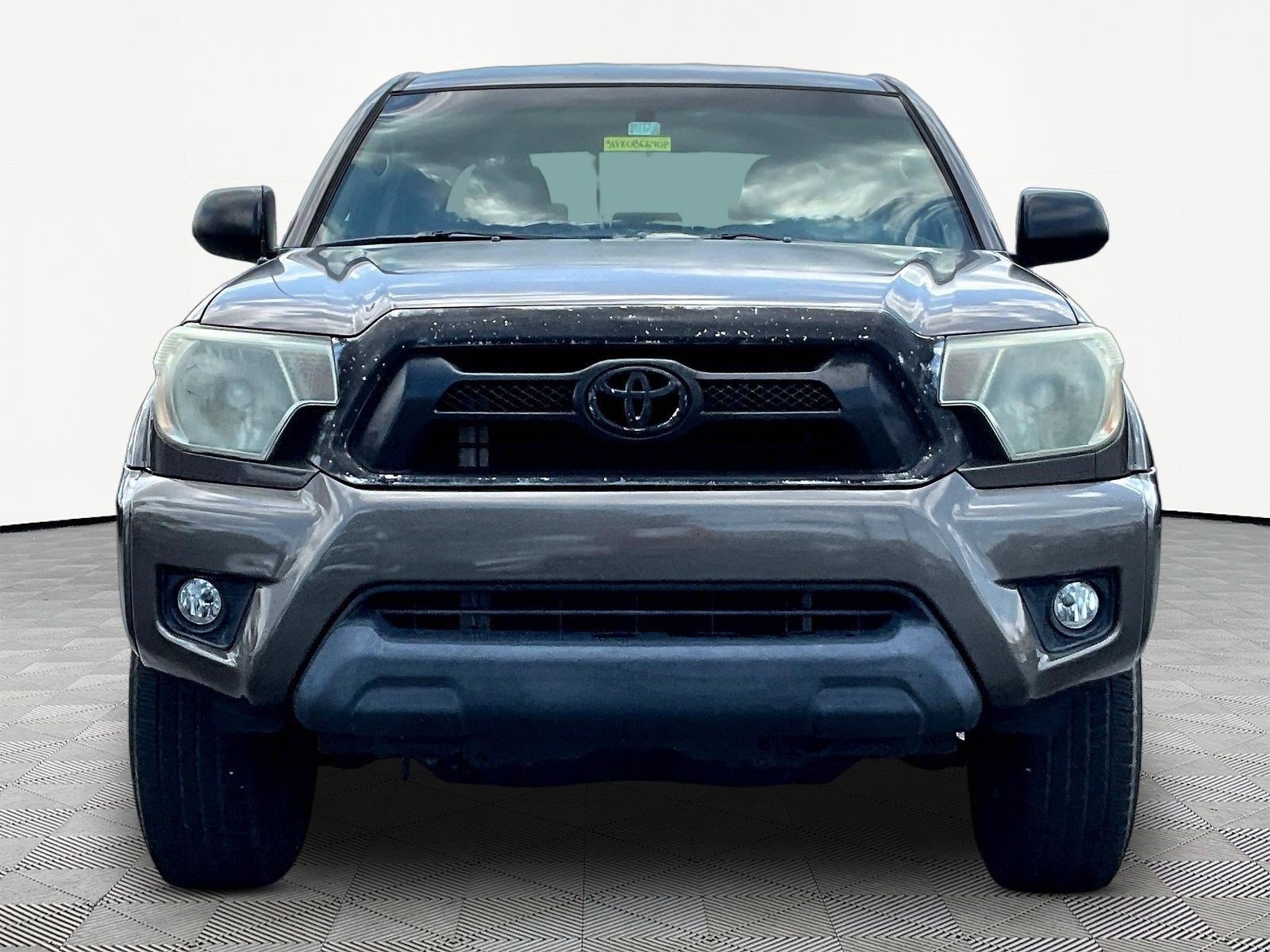 Used 2015 Toyota Tacoma PreRunner w/ SR5 Package RWD image 2