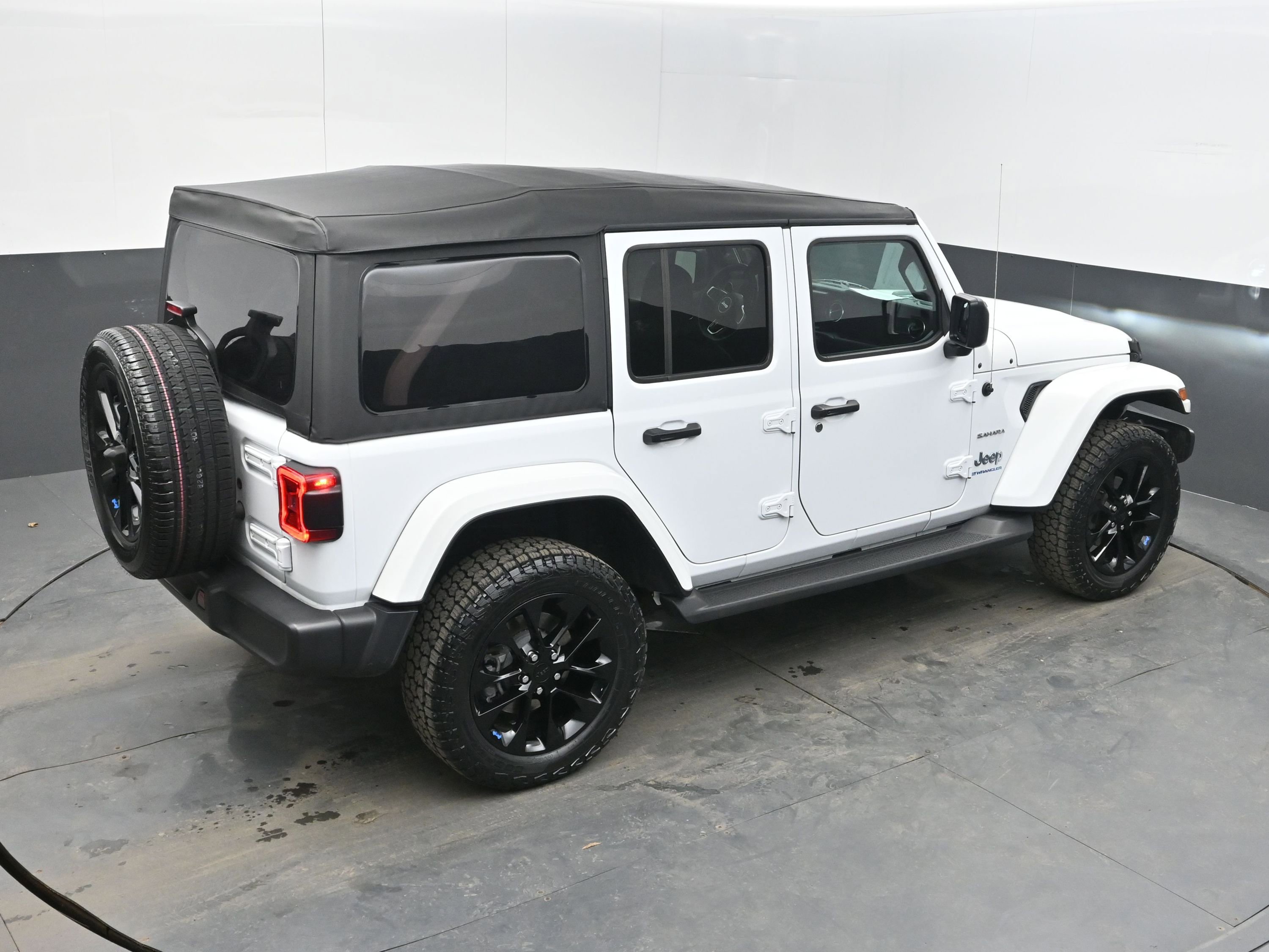 Used 2023 Jeep Wrangler Sahara w/ Cold Weather Group image 37