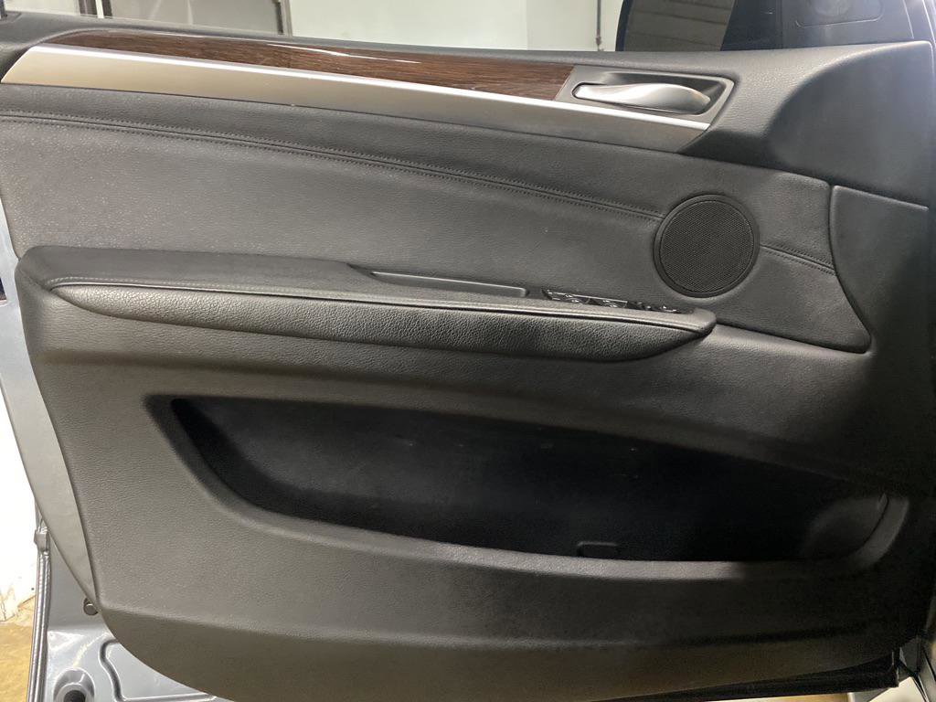 Used 2011 BMW X5 xDrive35d image 8