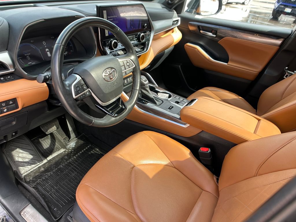 Used 2023 Toyota Highlander Platinum image 11