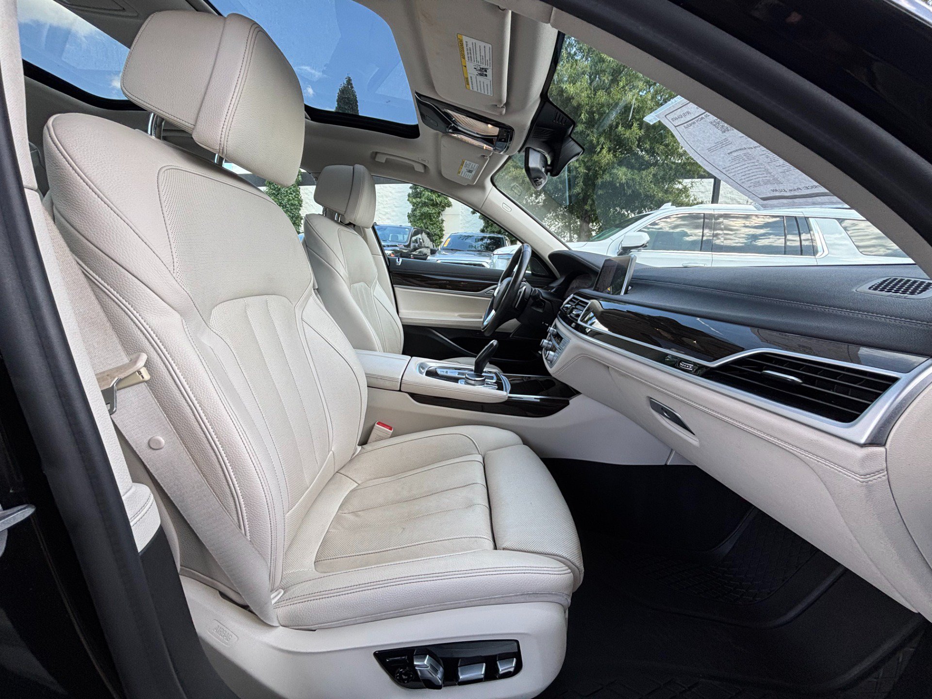 Used 2021 BMW 740i RWD image 40