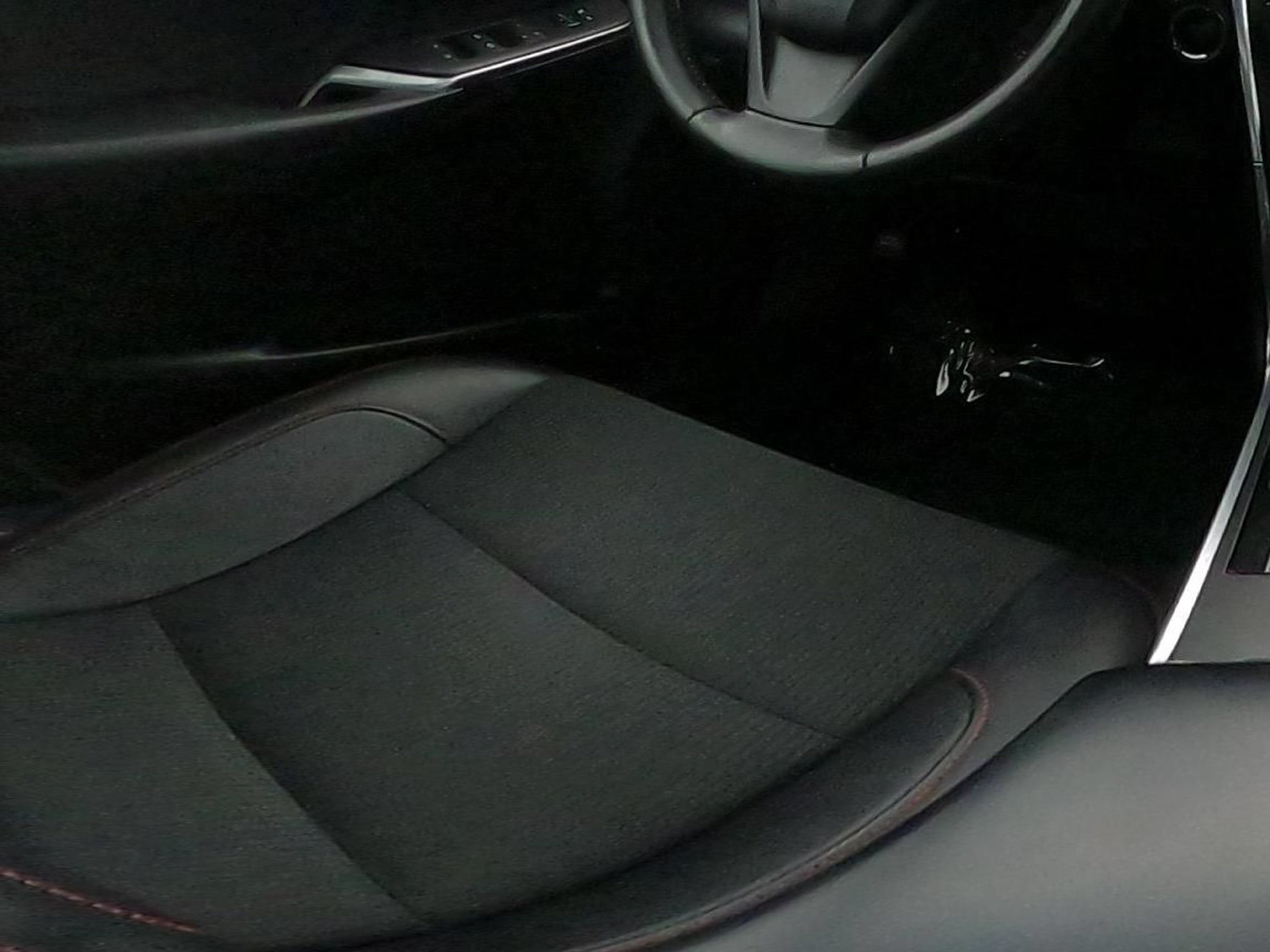 Used 2016 Toyota Camry SE w/ Moonroof Package FWD image 29