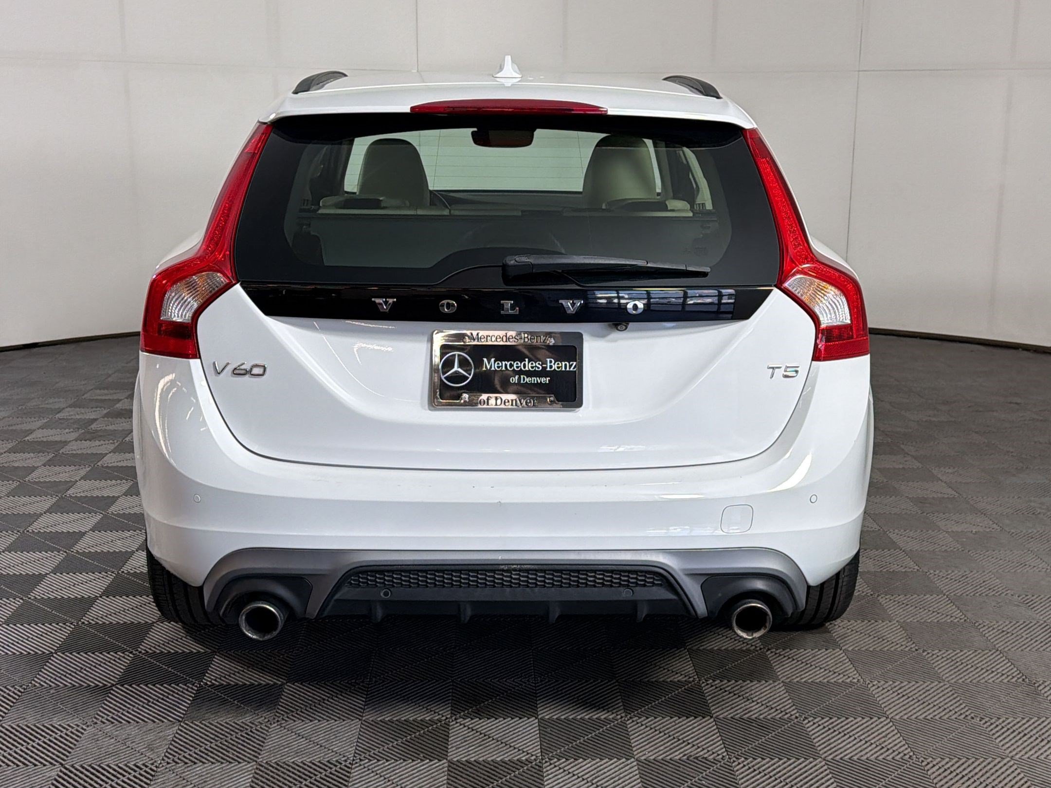 Used 2018 Volvo V60 T5 Dynamic w/ Vision Package FWD image 10