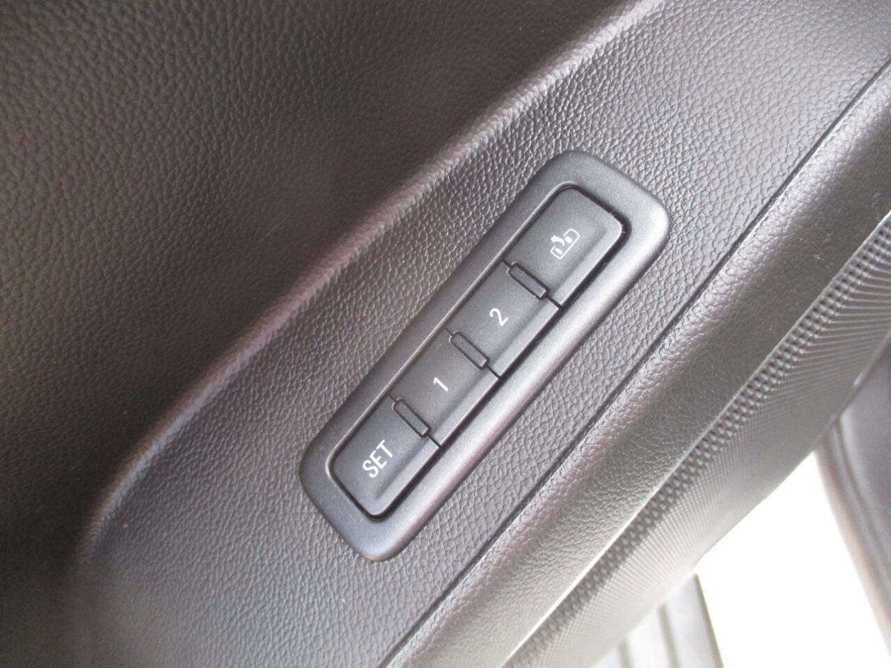 Used 2015 GMC Yukon SLT w/ Open Road Package image 14