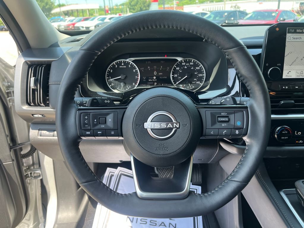 Used 2025 Nissan Pathfinder SL FWD image 24