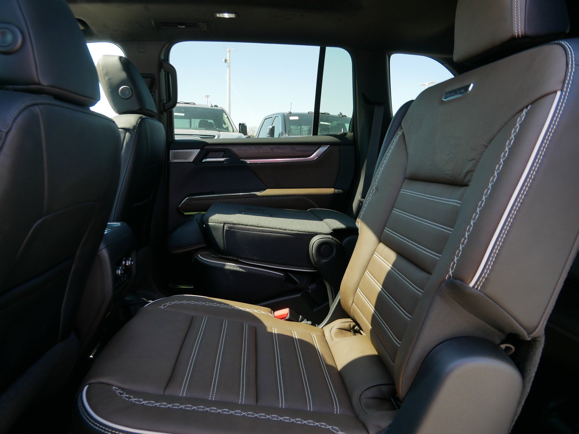 New 2026 GMC Acadia Denali Ultimate w/ LPO, Floor Liner Package image 10