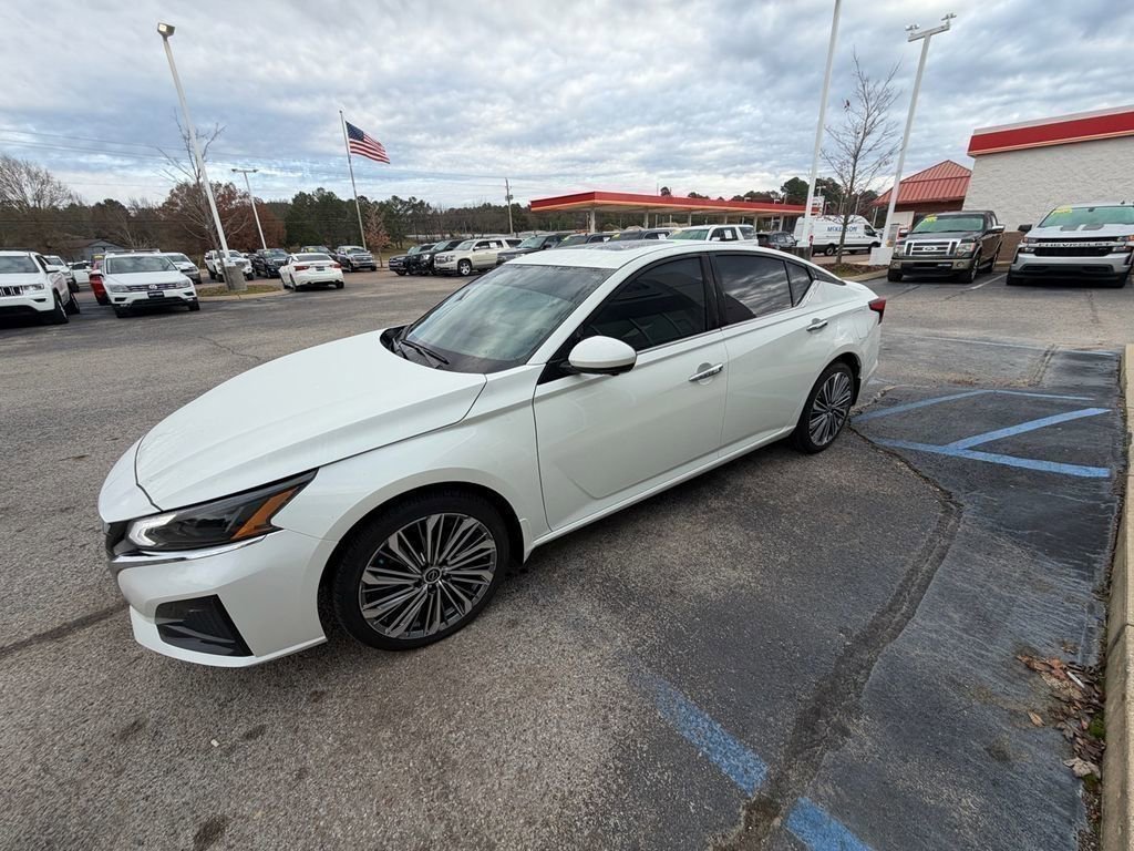 Used 2023 Nissan Altima 2.5 SL image 3