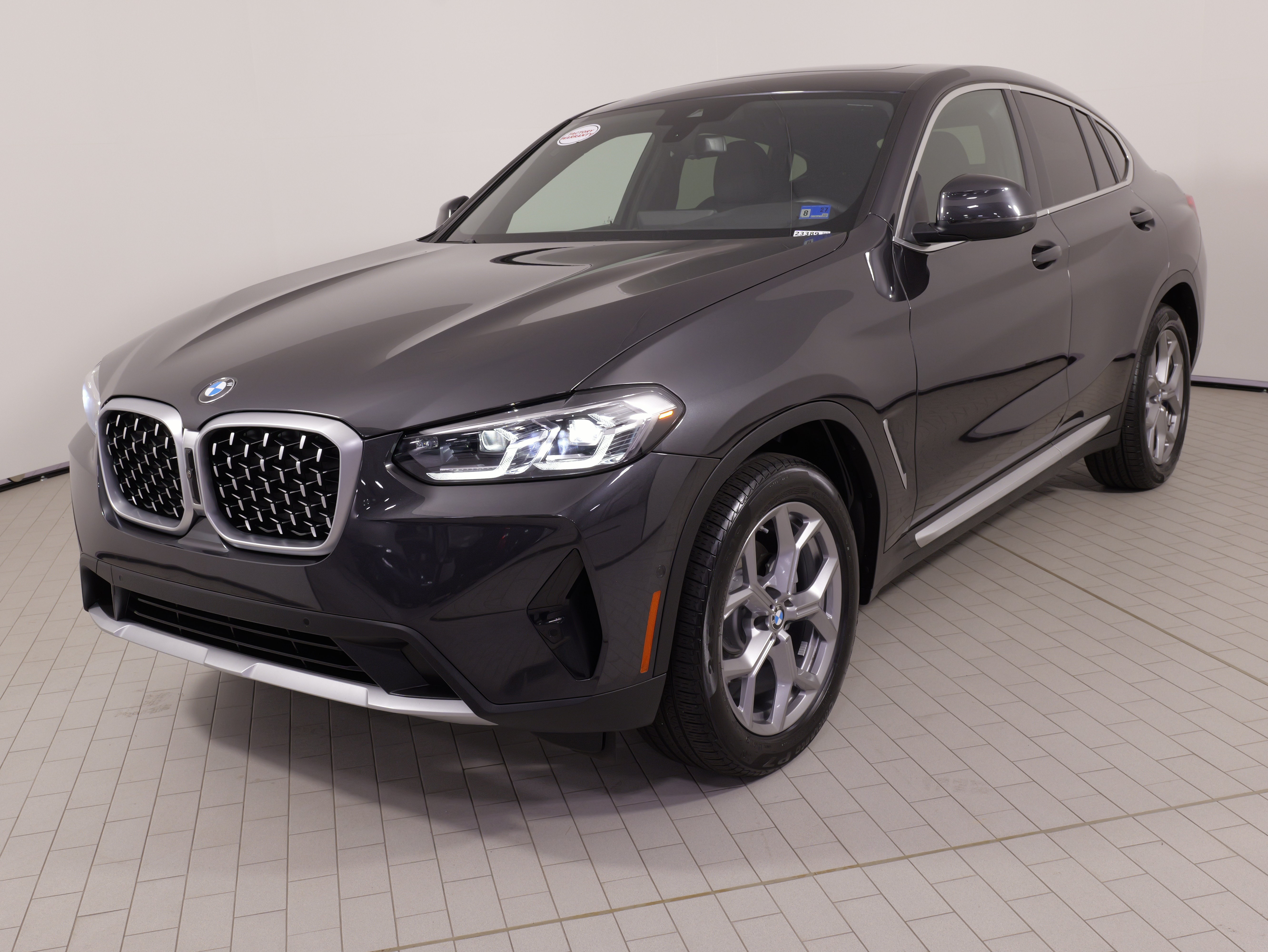 Used 2025 BMW X4 xDrive30i AWD/4WD image 4