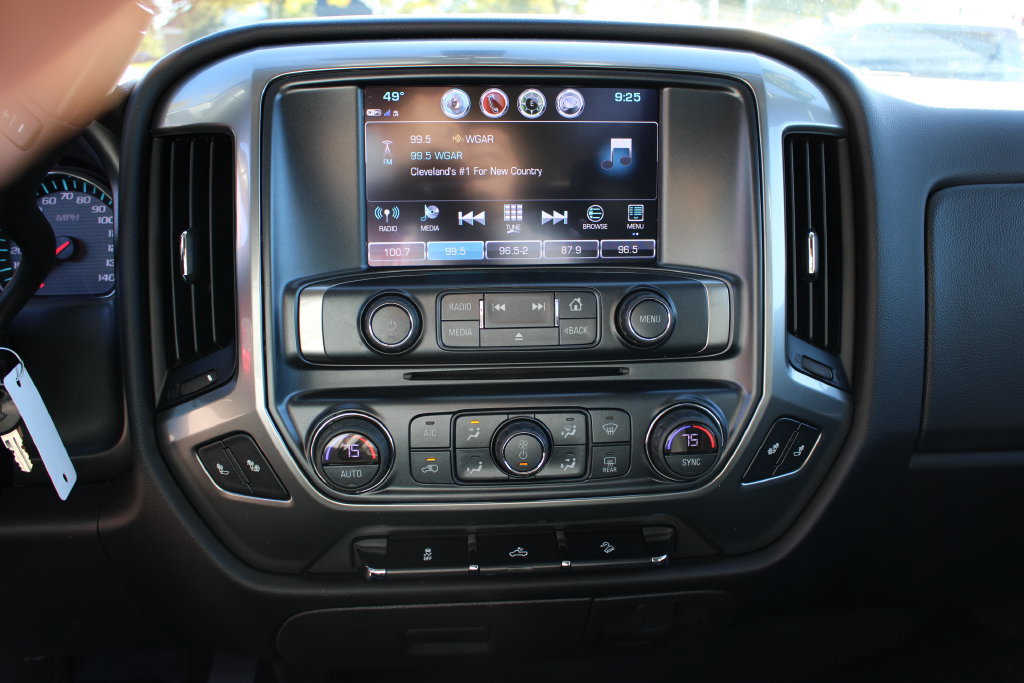 Certified 2018 Chevrolet Silverado 1500 LT w/ All Star Edition AWD/4WD image 17