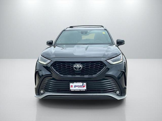 Certified 2021 Toyota Highlander XSE image 2
