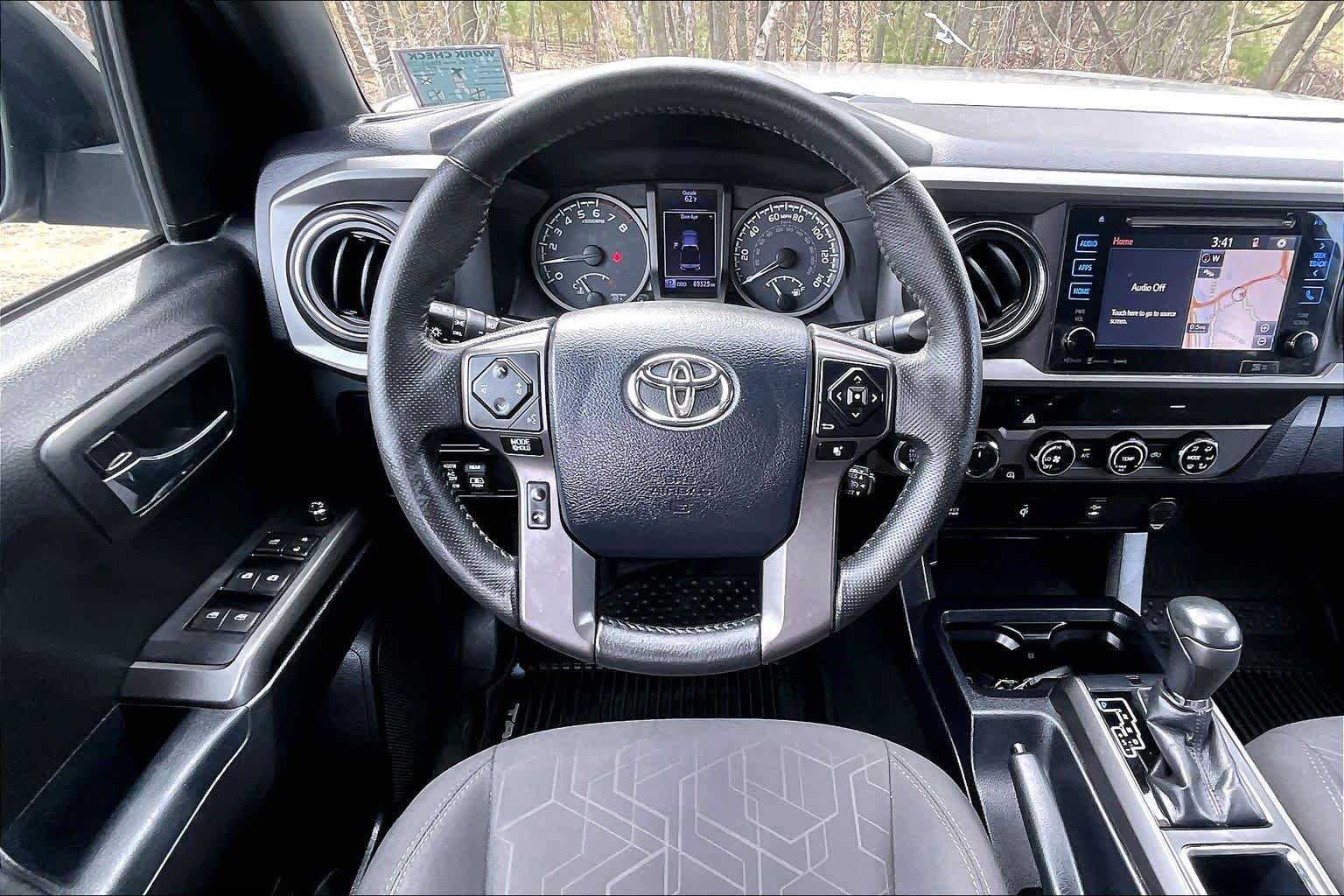 Certified 2017 Toyota Tacoma TRD Off-Road w/ Tow Package (A/T) AWD/4WD image 6