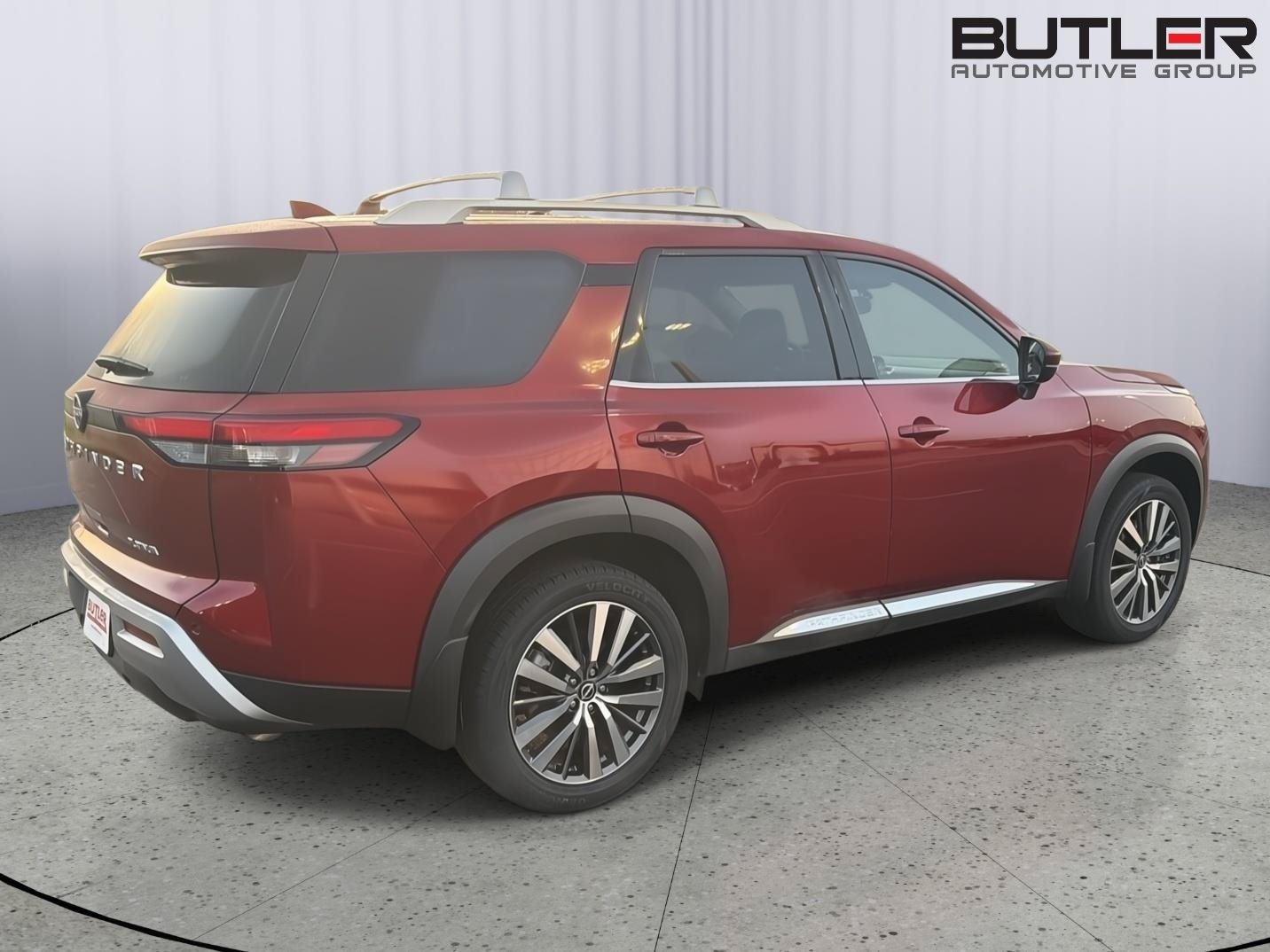 Used 2022 Nissan Pathfinder Platinum w/ Cargo Package FWD image 6