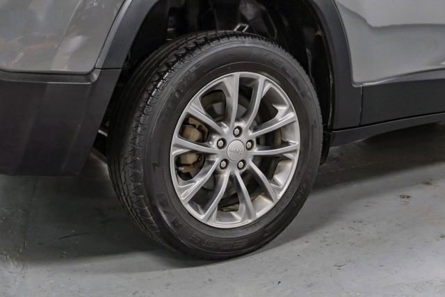 Used 2020 Jeep Cherokee Latitude Plus w/ Comfort/Convenience Group image 49