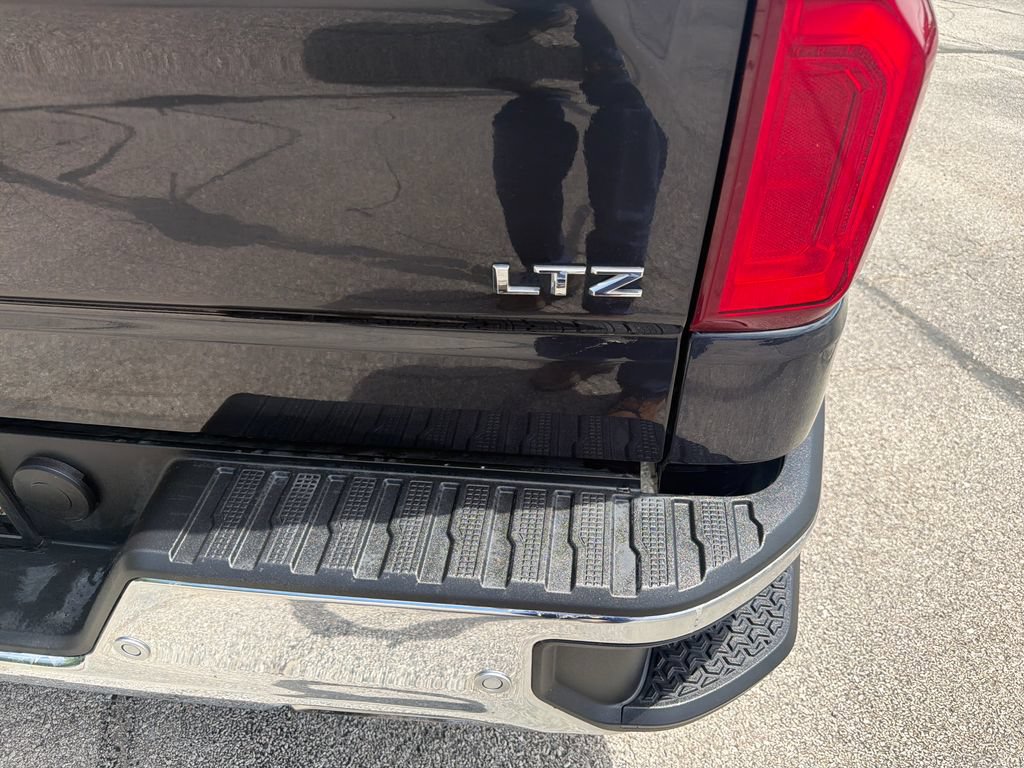 Used 2024 Chevrolet Silverado 1500 LTZ AWD/4WD image 33