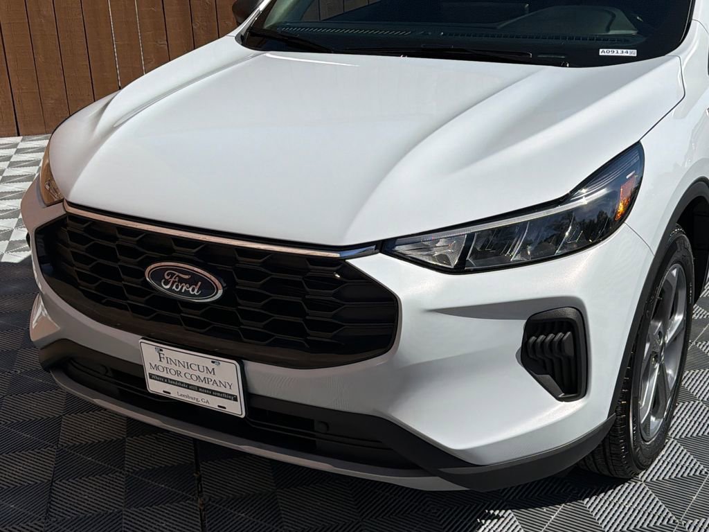 Used 2025 Ford Escape ST-Line w/ Equipment Group 301A image 24