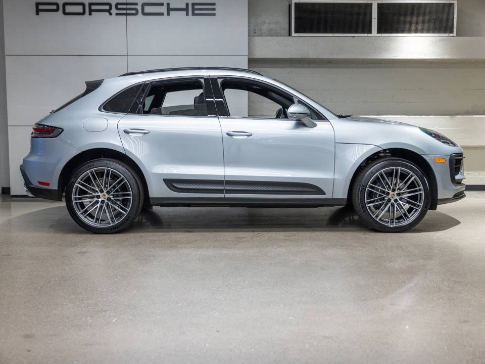 Certified 2026 Porsche Macan AWD/4WD image 7