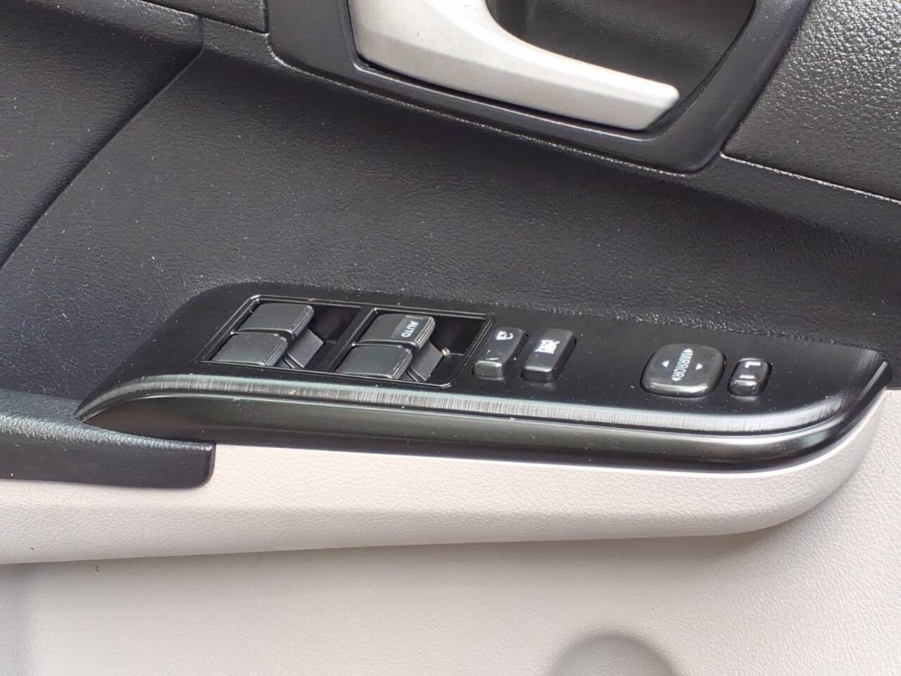 Used 2014 Toyota Camry FWD image 23